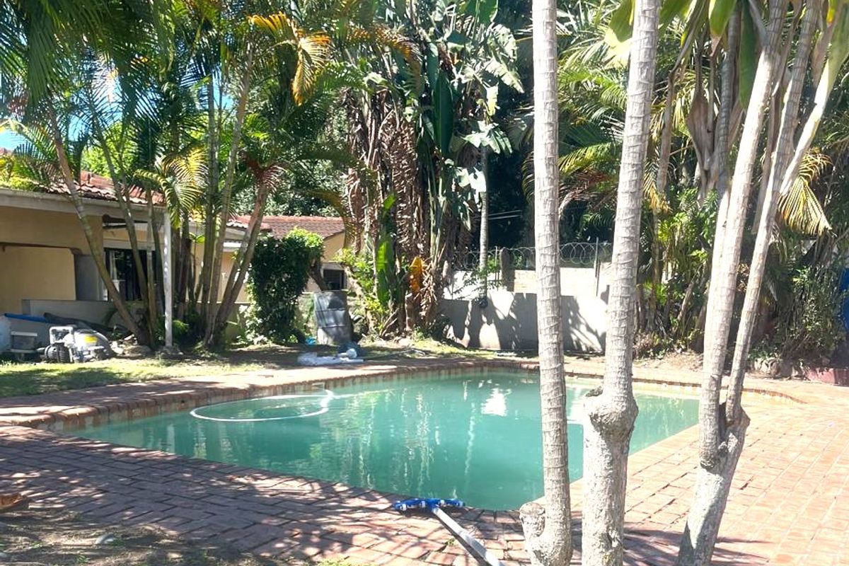 Three Bed Family Home on shared property, with pool To Let- Creak Street, Pinetown - Photo 5