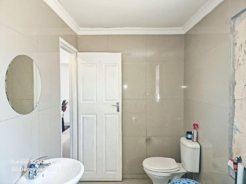 Modern 2-Bedroom Home for Sale in Tuscany Glen, Blue Downs.  EXCLUSIVE SOLE MANDATE!!!!! - Photo 8