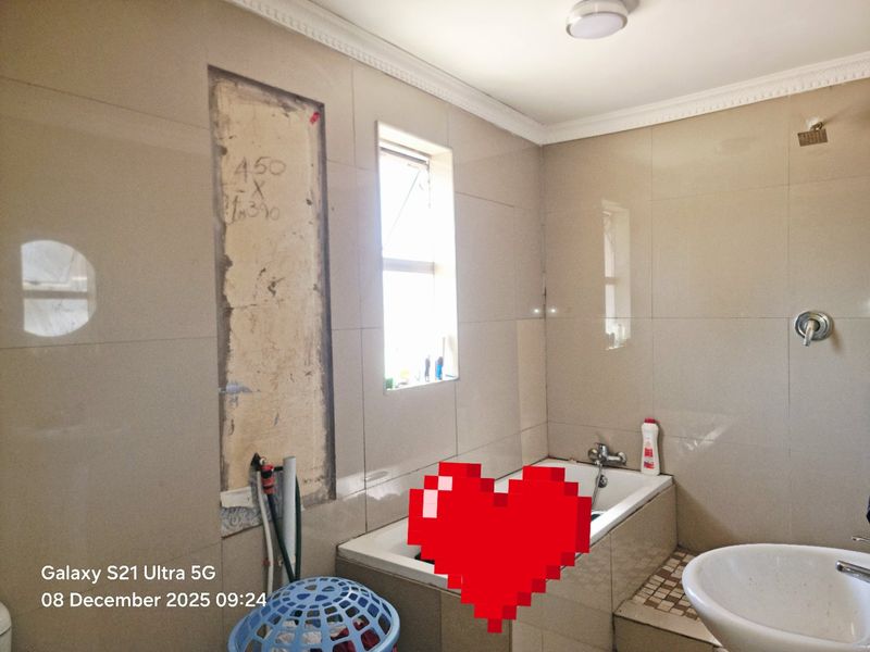 Modern 2-Bedroom Home for Sale in Tuscany Glen, Blue Downs.  EXCLUSIVE SOLE MANDATE!!!!! - Photo 7