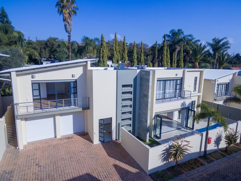 Luxury Cluster Living with Heated Pool, Solar Power & Designer Finishes - Photo 1