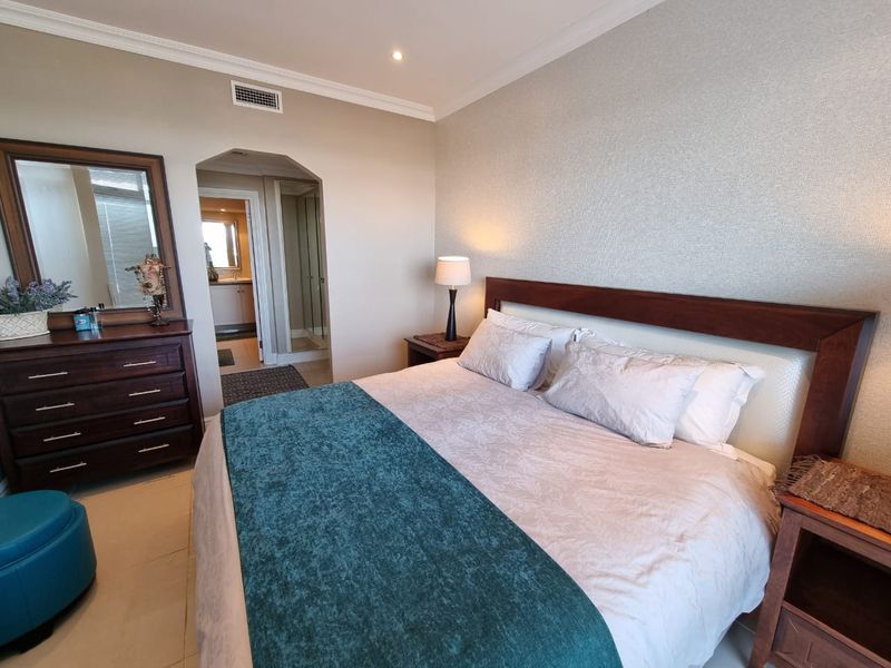 Exquisite 3 Bedroom Unit with Spectacular Views - Photo 9