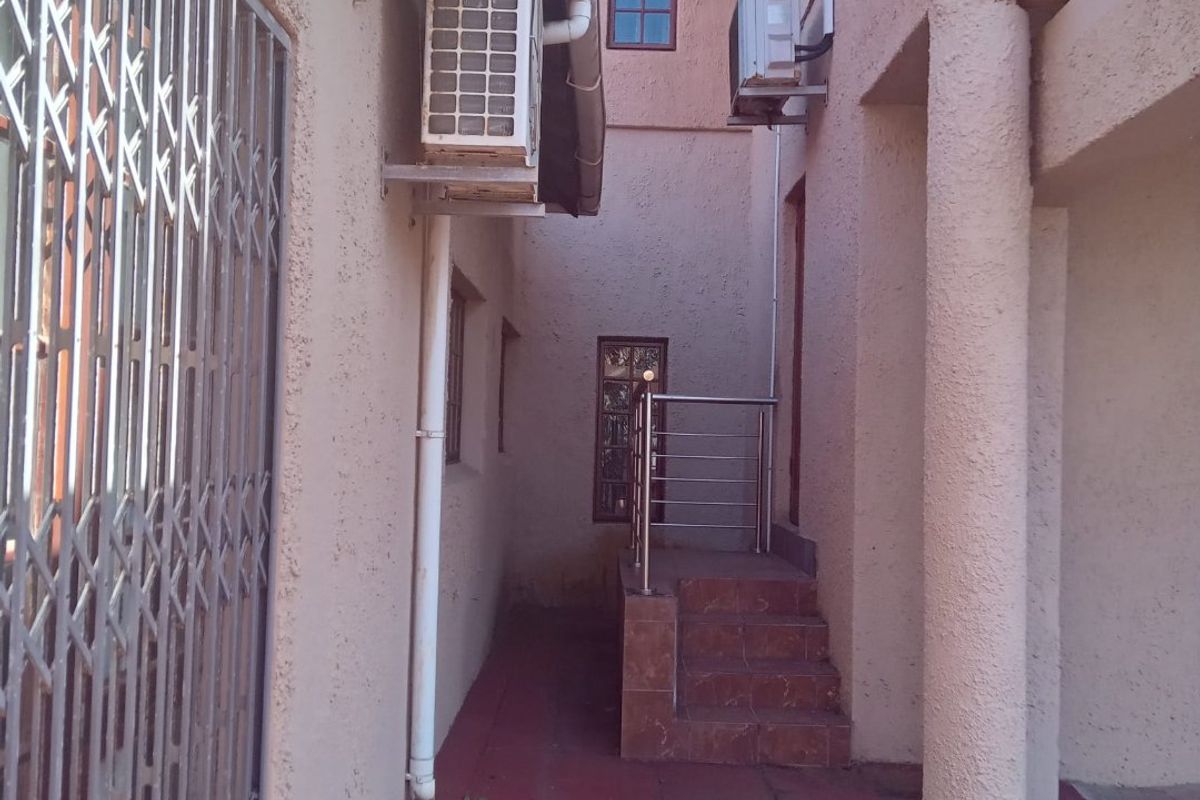 5 Bedroom House For Sale in Ramsgate - Photo 5