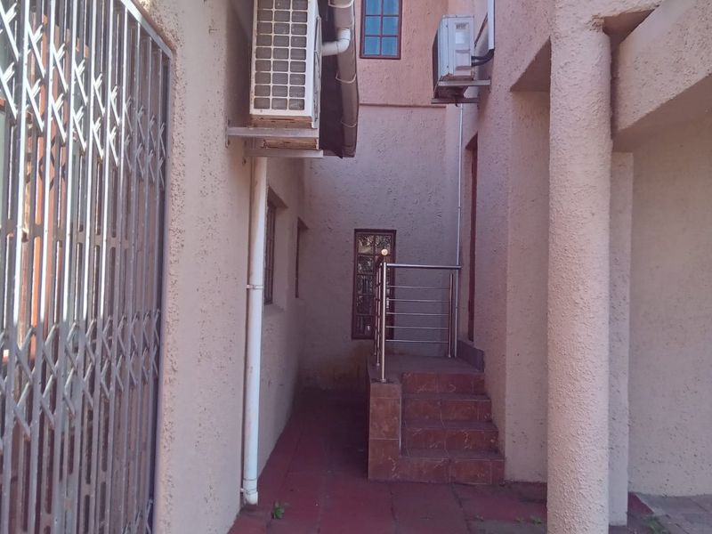 5 Bedroom House For Sale in Ramsgate - Photo 5