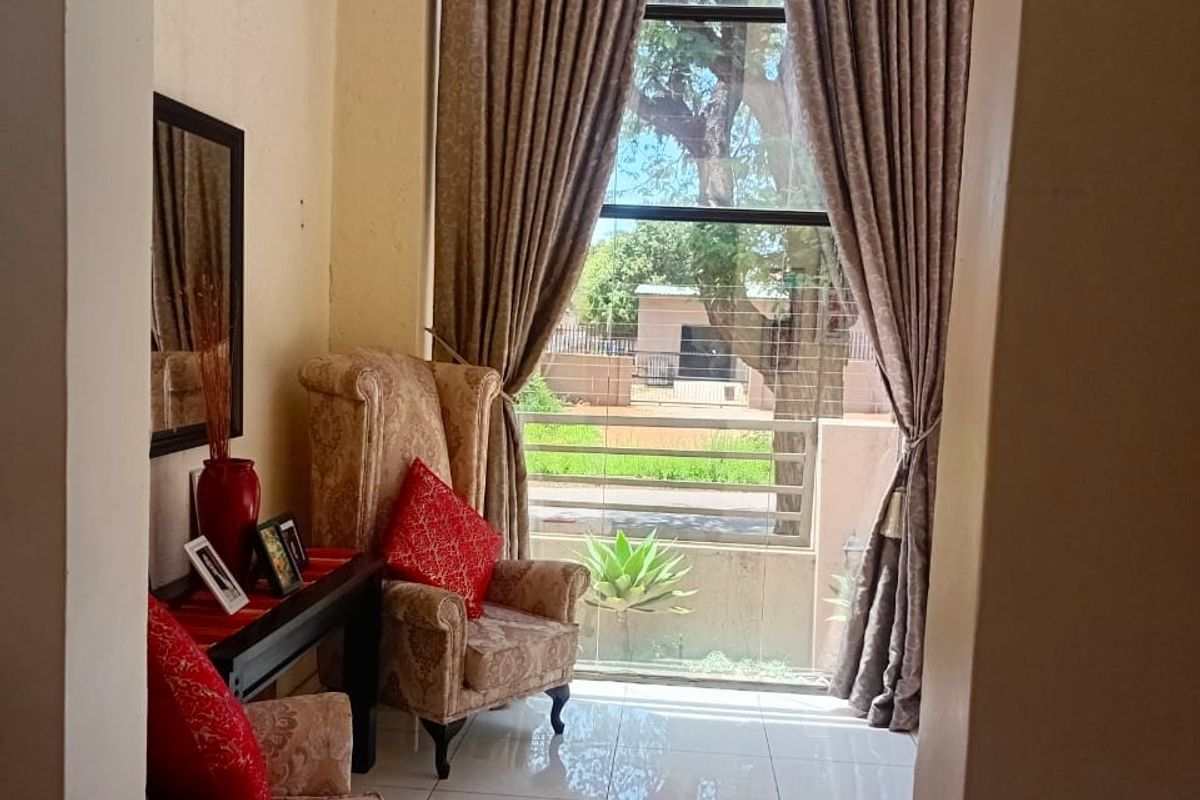 Well located, well built, well maintained! - Photo 3