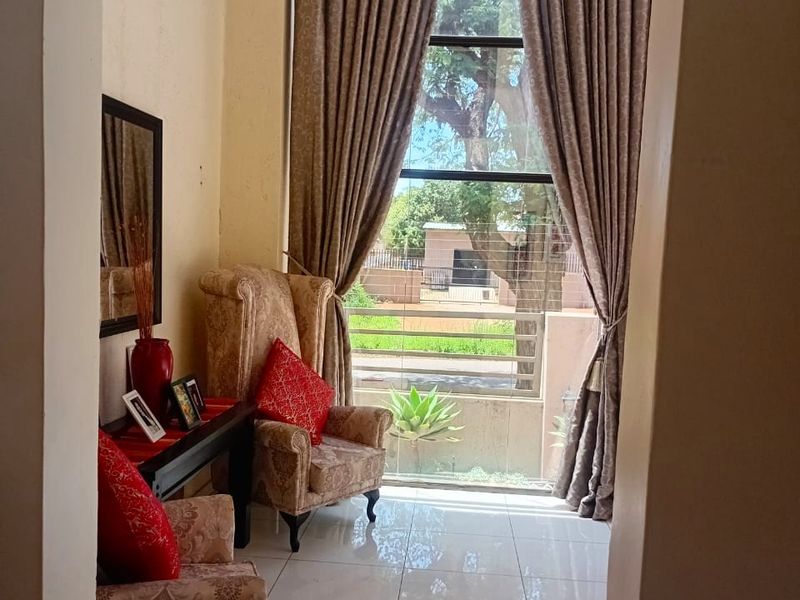 Well located, well built, well maintained! - Photo 3