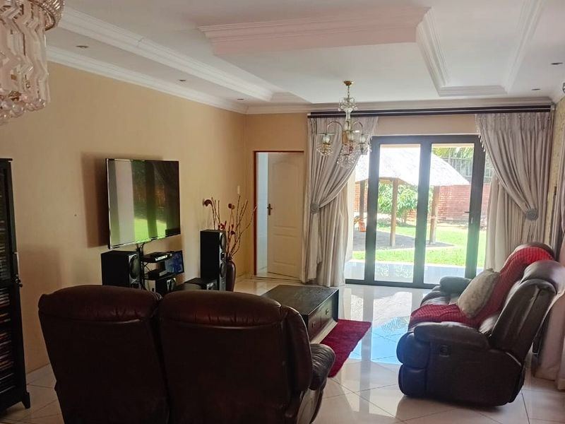 Well located, well built, well maintained! - Photo 8