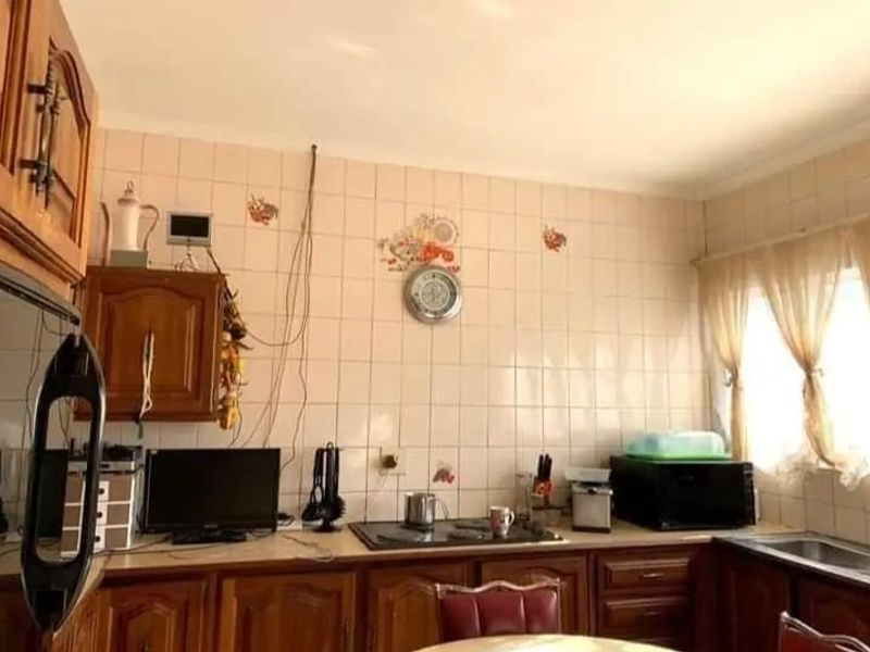 Sole Mandate – Spacious 4-Bedroom Home With Bonus Bachelor Flat!!. - Photo 5