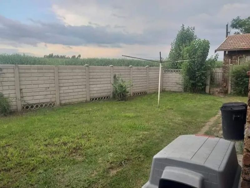 Sole Mandate – Spacious 4-Bedroom Home With Bonus Bachelor Flat!!. - Photo 9