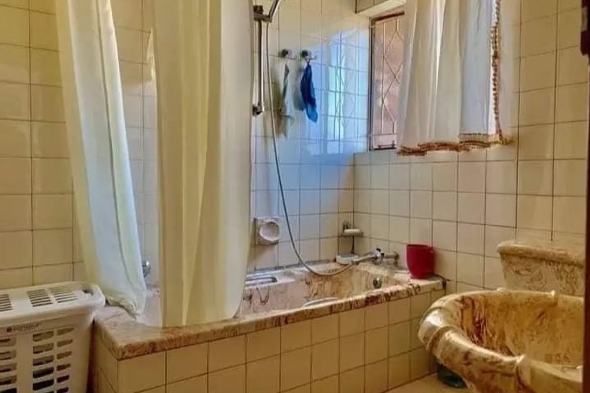 Sole Mandate – Spacious 4-Bedroom Home With Bonus Bachelor Flat!!. - Photo 4