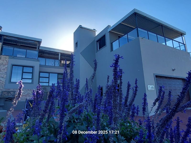 Spectacular Home For Sale in Jeffreys Bay  - Photo 2