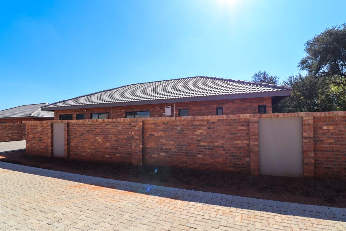 BRAND NEW TOWNHOUSE TO FIT A MODERN LIFESTYLE - Photo 2