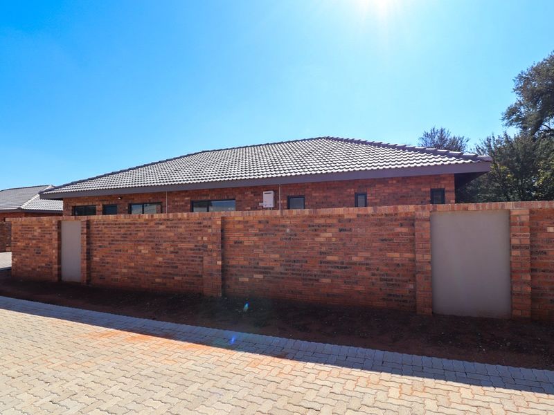 BRAND NEW TOWNHOUSE TO FIT A MODERN LIFESTYLE - Photo 2