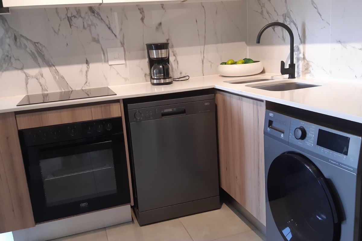 Elegant 1 Bedroom Apartment to rent in Waterfall City, Midrand  - Photo 2