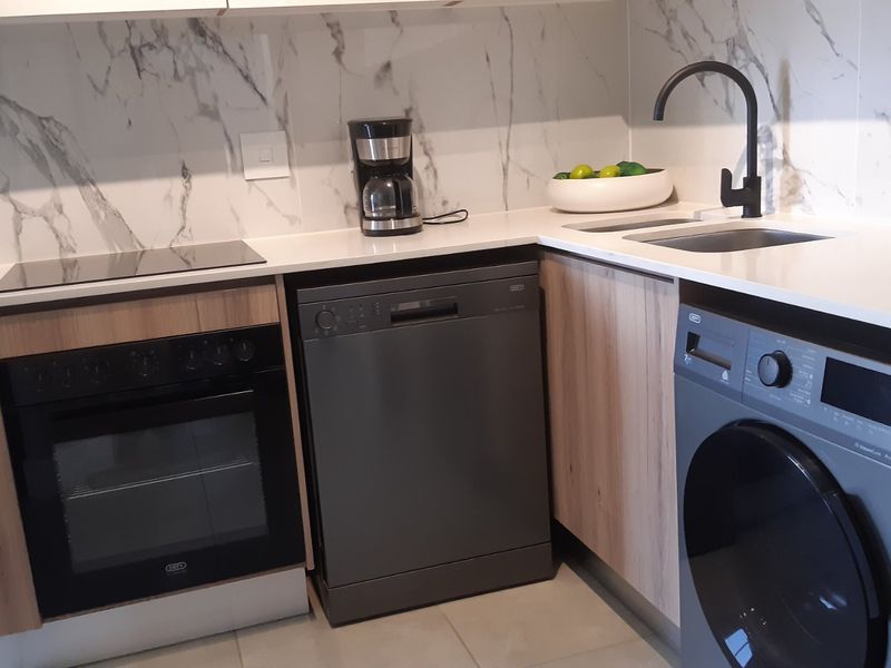 Elegant 1 Bedroom Apartment to rent in Waterfall City, Midrand  - Photo 2