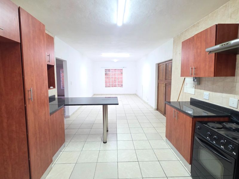 Beautiful 2-Bedroom Home in a Quiet Sought-After Area - Photo 4