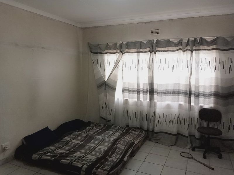 Affordable Spacious Corner Stand Home in Stilfontein Ext 2 – R425,000 - Photo 4