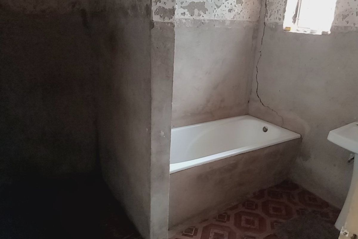 Affordable Spacious Corner Stand Home in Stilfontein Ext 2 – R425,000 - Photo 5