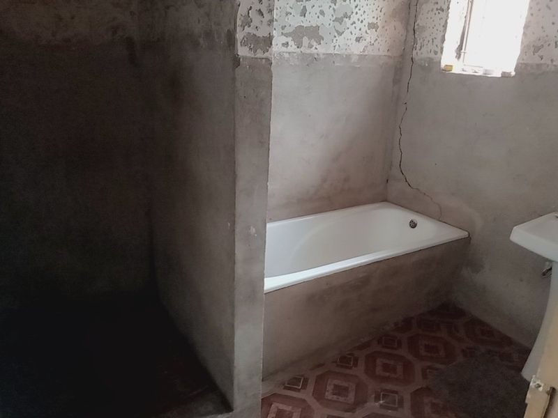 Affordable Spacious Corner Stand Home in Stilfontein Ext 2 – R425,000 - Photo 5