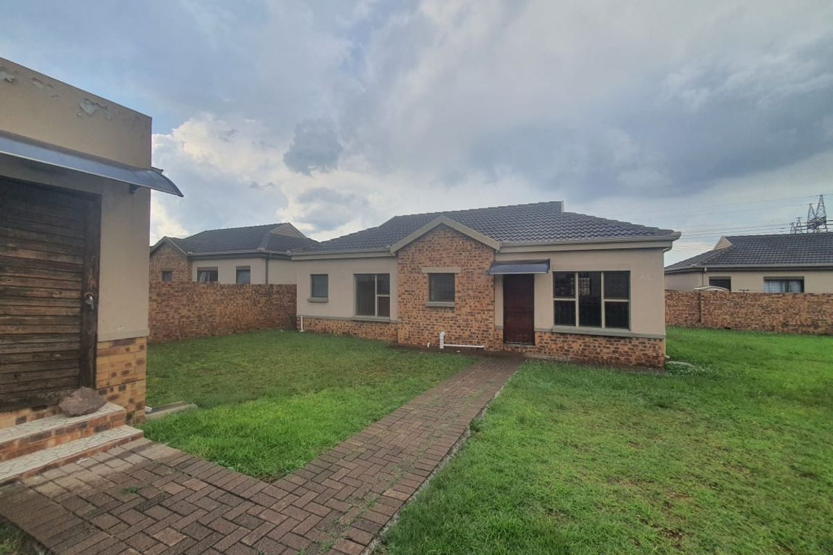 Modern Home looking for the perfect Family! - Photo 2