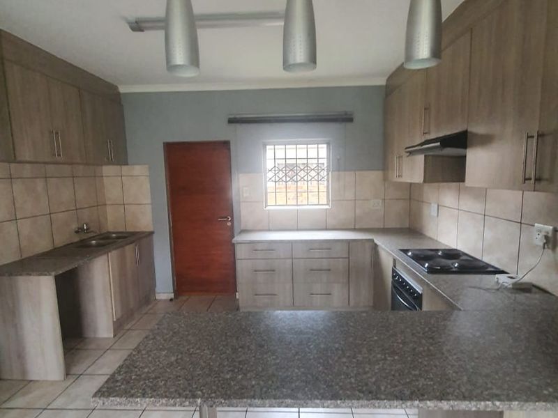 Modern Home looking for the perfect Family! - Photo 6