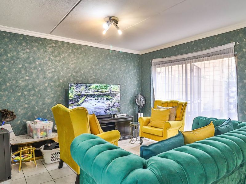 PRIME KEW DUPLEX – IMMACULATE, PERFECTLY POSITIONED & READY FOR YOU - Photo 3