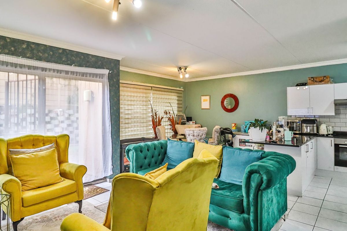 PRIME KEW DUPLEX – IMMACULATE, PERFECTLY POSITIONED & READY FOR YOU - Photo 4