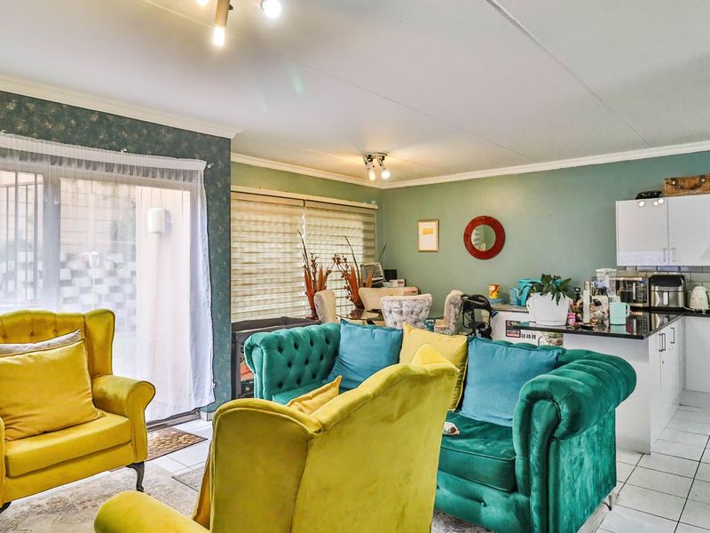 PRIME KEW DUPLEX – IMMACULATE, PERFECTLY POSITIONED & READY FOR YOU - Photo 4