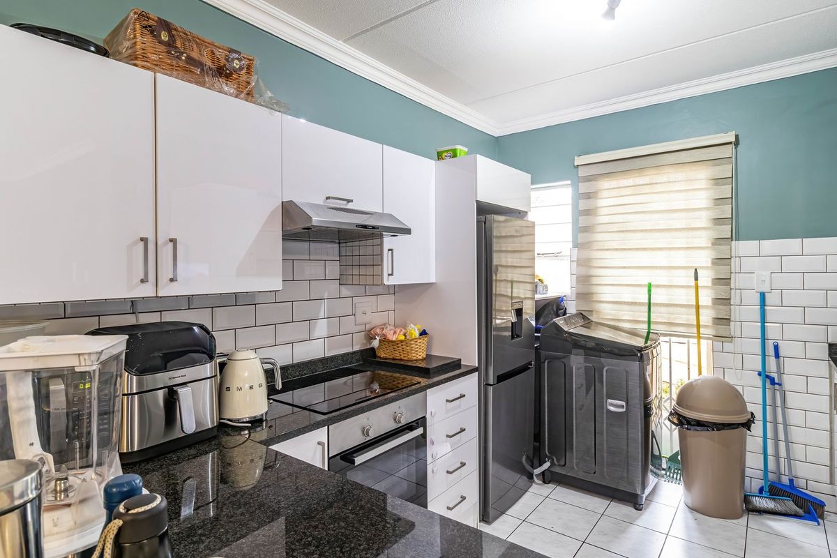 PRIME KEW DUPLEX – IMMACULATE, PERFECTLY POSITIONED & READY FOR YOU - Photo 2