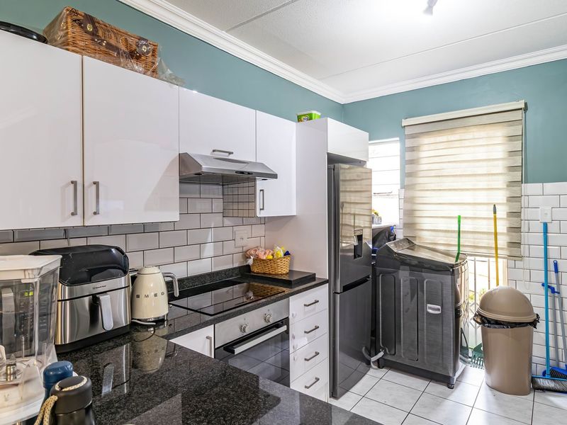 PRIME KEW DUPLEX – IMMACULATE, PERFECTLY POSITIONED & READY FOR YOU - Photo 2