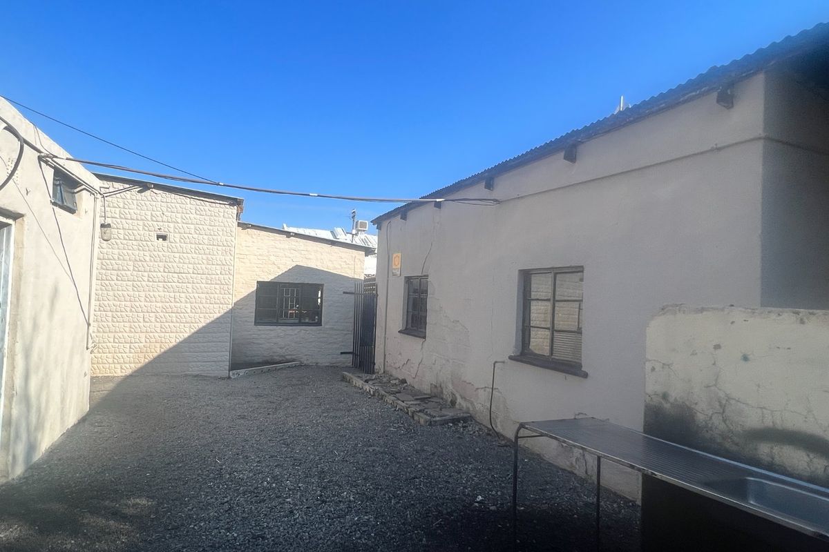 Commercial property  - Photo 2