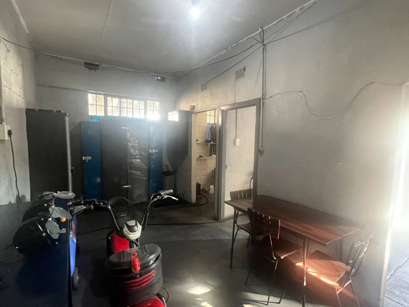 Commercial property  - Photo 9