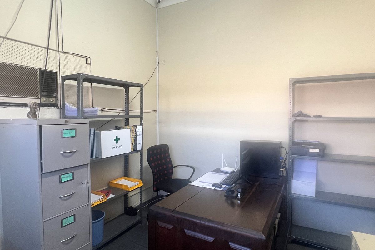 Commercial property  - Photo 4