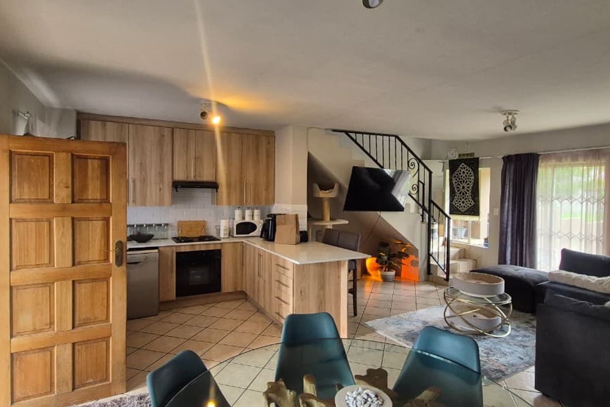 2 Bedroom 3 Bathroom Townhouse for Rent - Photo 3