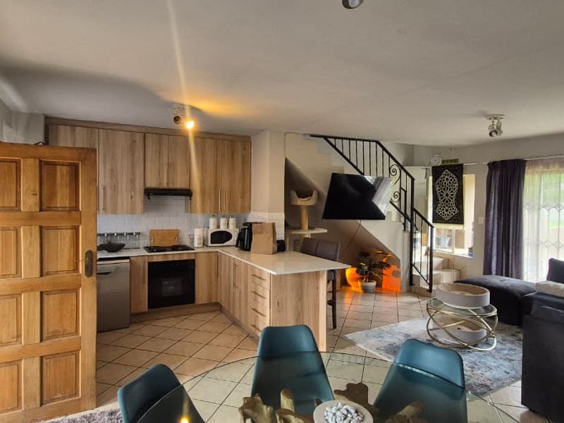 2 Bedroom 3 Bathroom Townhouse for Rent - Photo 3