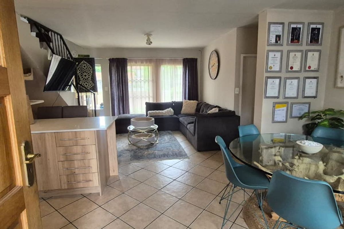 2 Bedroom 3 Bathroom Townhouse for Rent - Photo 2