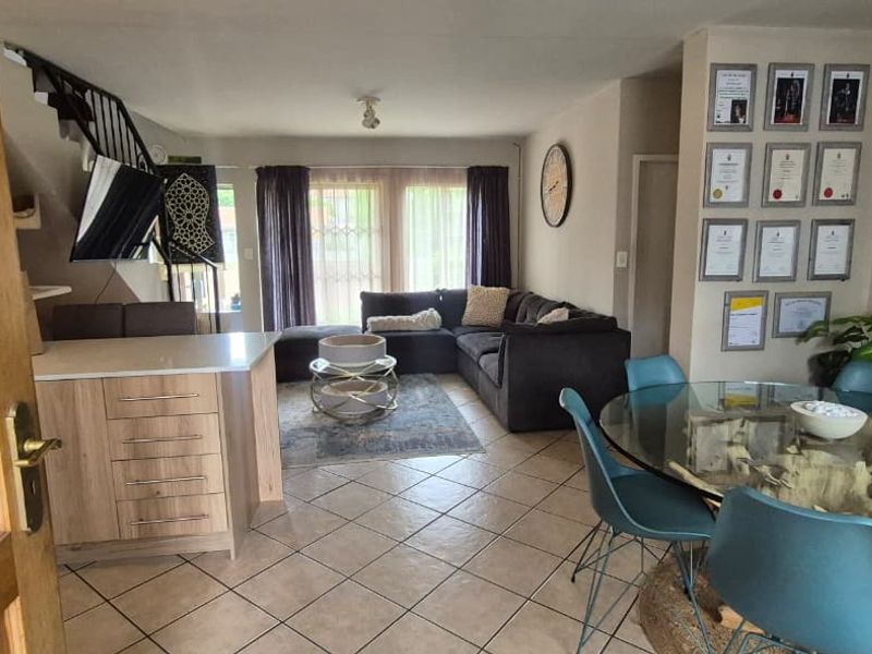 2 Bedroom 3 Bathroom Townhouse for Rent - Photo 2