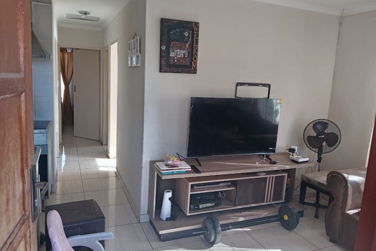 3 bedroom Soshanguve VV Rental - Photo 4