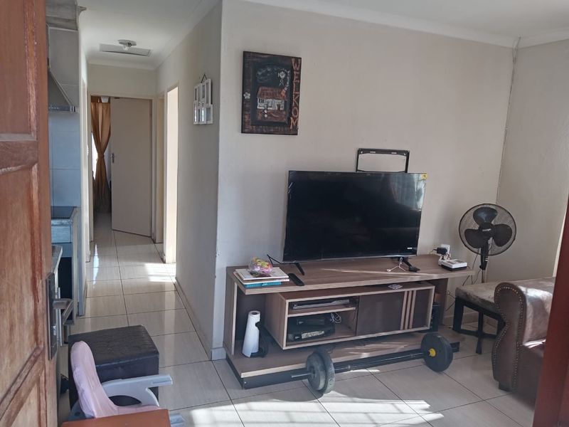 3 bedroom Soshanguve VV Rental - Photo 4