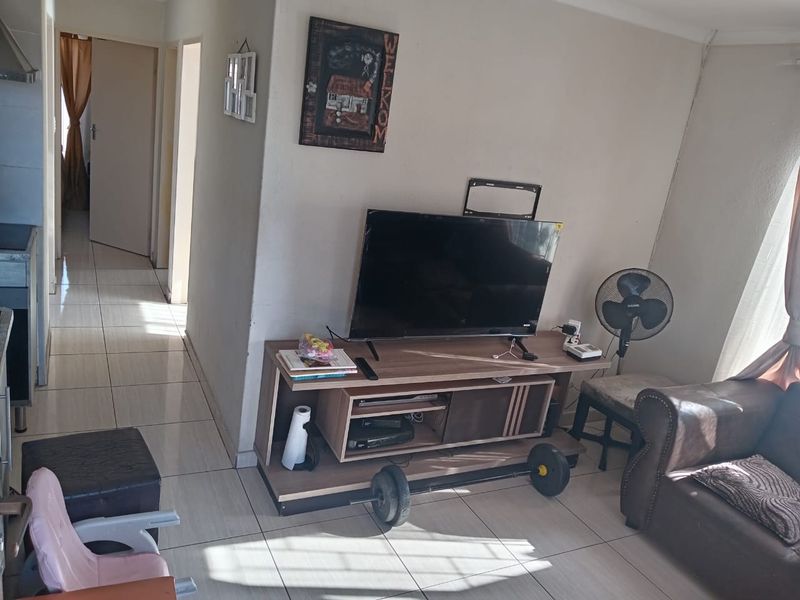 3 bedroom Soshanguve VV Rental - Photo 3