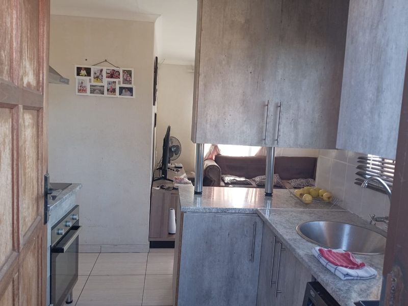3 bedroom Soshanguve VV Rental - Photo 7