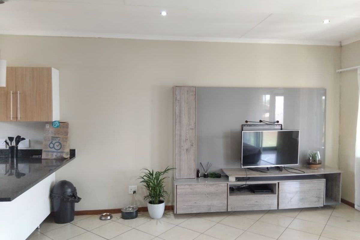 Modern 3-Bedroom Home with Beautiful Finishes – Mooikloof Ridge, - Photo 5