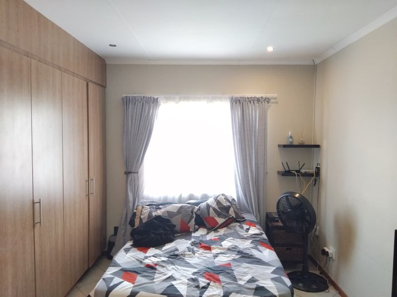 Modern 3-Bedroom Home with Beautiful Finishes – Mooikloof Ridge, - Photo 10