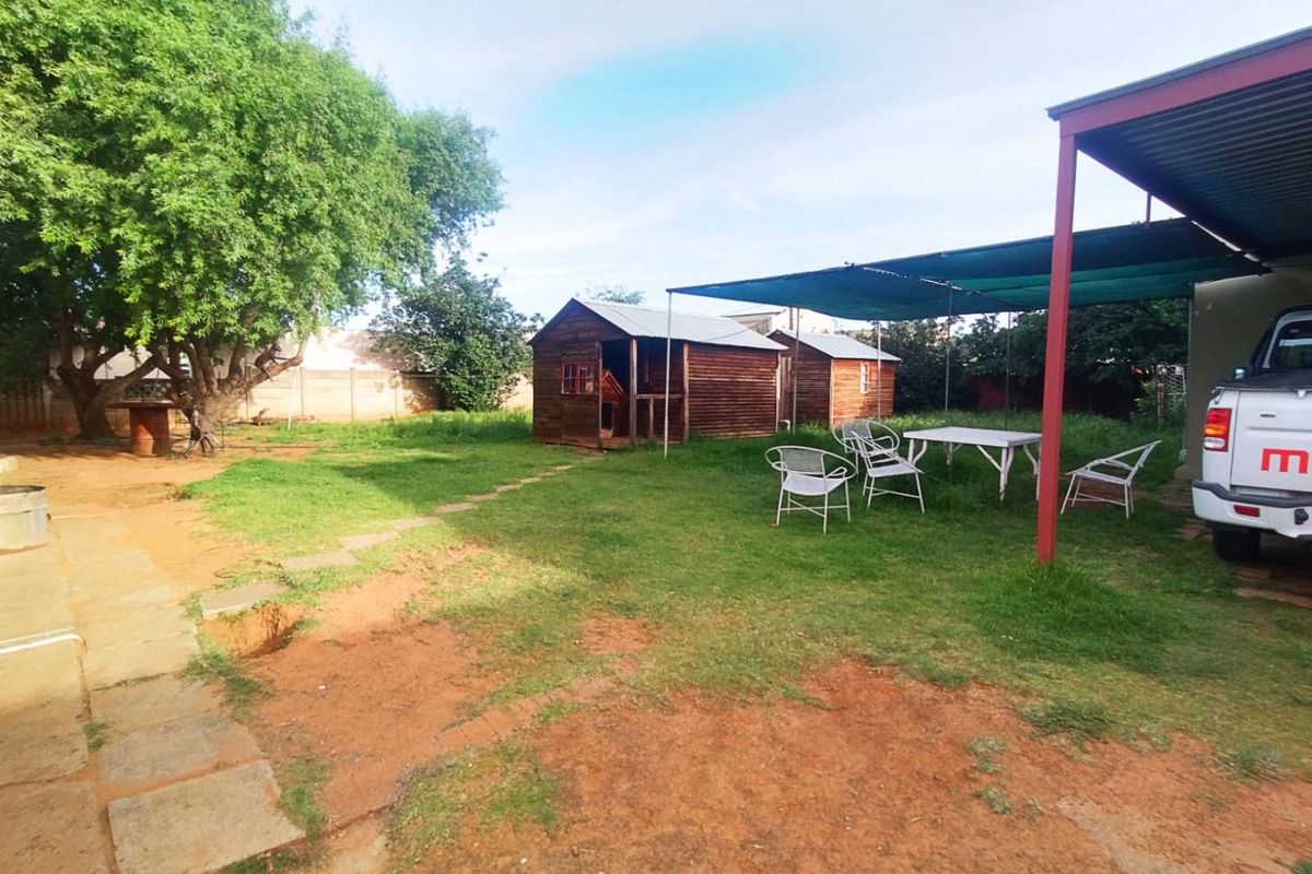 Perfect Starter Home with Bonus Flatlet in Popular Wilgehof! - Photo 3