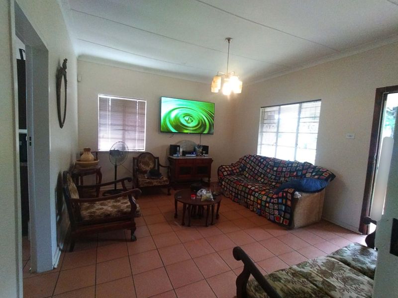 Perfect Starter Home with Bonus Flatlet in Popular Wilgehof! - Photo 5