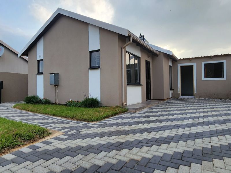 Stunning 3Bedroom House for Sale in Sky City - Photo 4