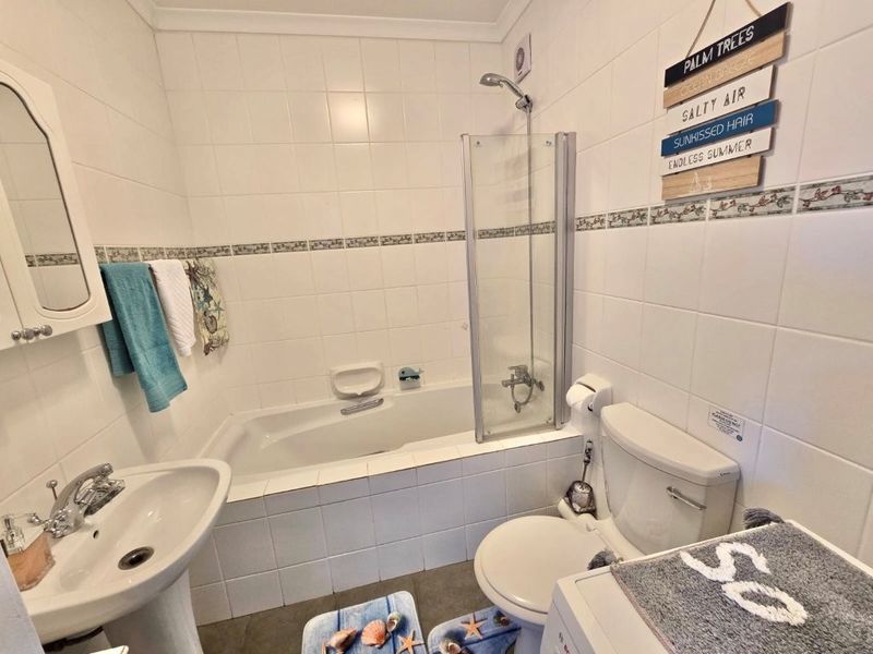 Stunning Unit - Modern Finishes - Fully Furnished And Spectacular Sea Views - Photo 10