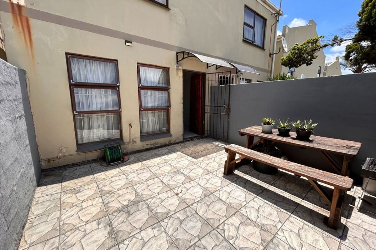 Charming Family Home with a Warm, Functional Layout - Photo 3