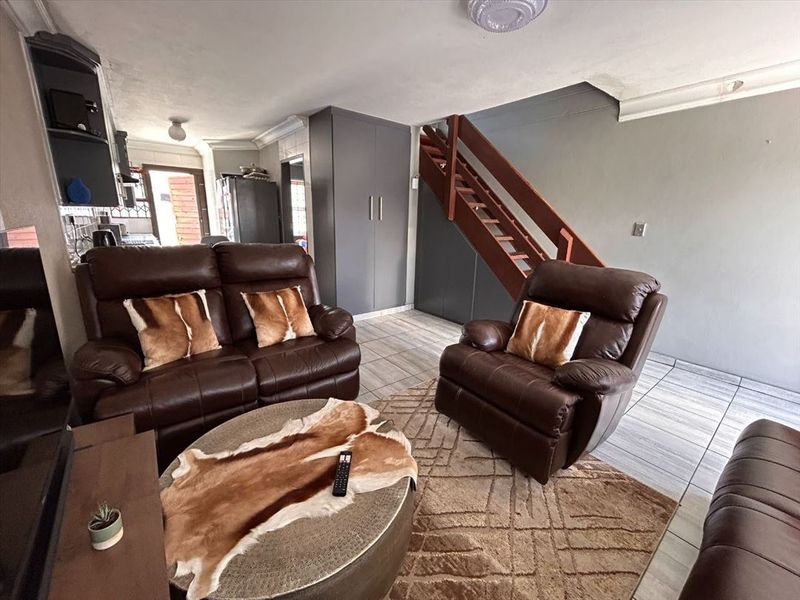 Charming Family Home with a Warm, Functional Layout - Photo 2