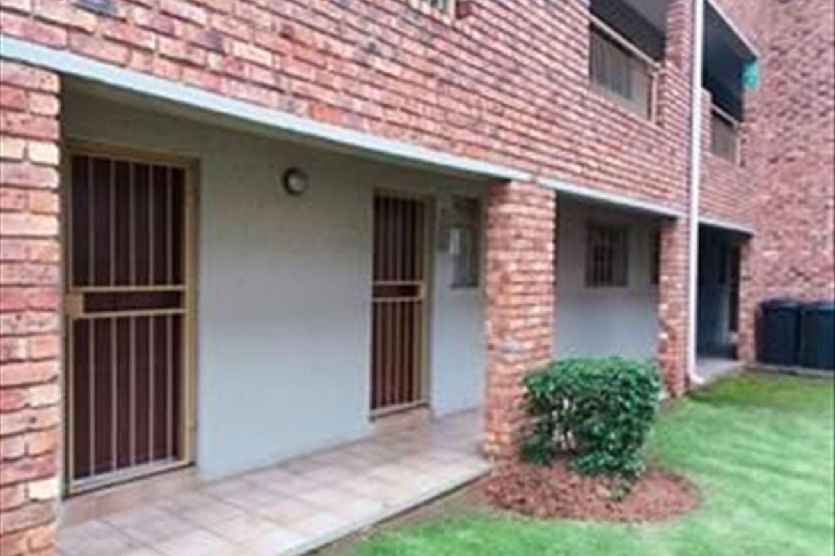 Modern, Cozy Living in a Well-Designed Home - Photo 3