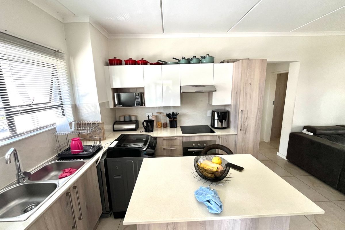 Two bed & 1bath Apartnment/ Flat  for rent in Randpark Ridge, Secure  us Now! - Photo 3
